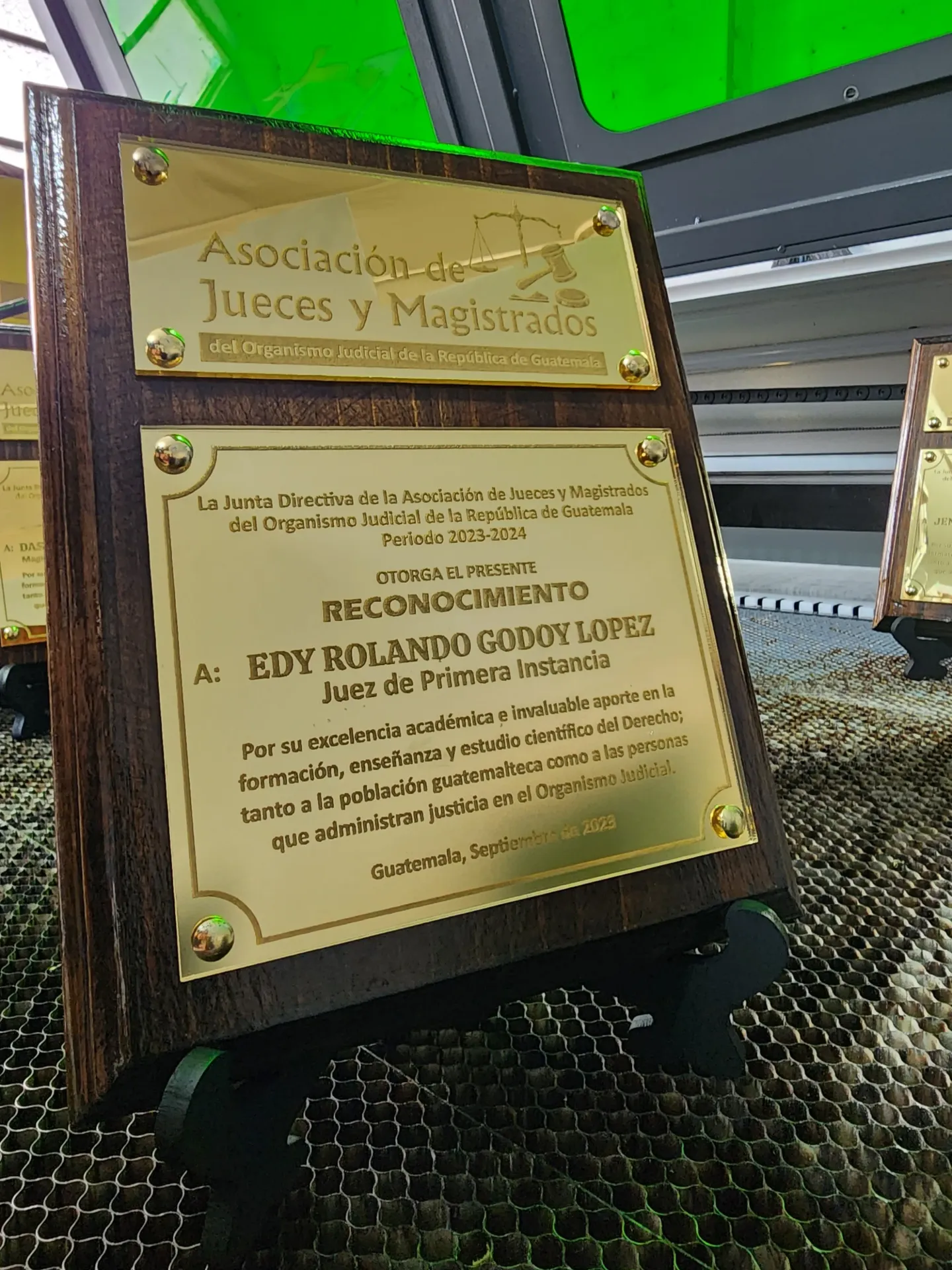 Reconocimiento de Madera y Acrílico