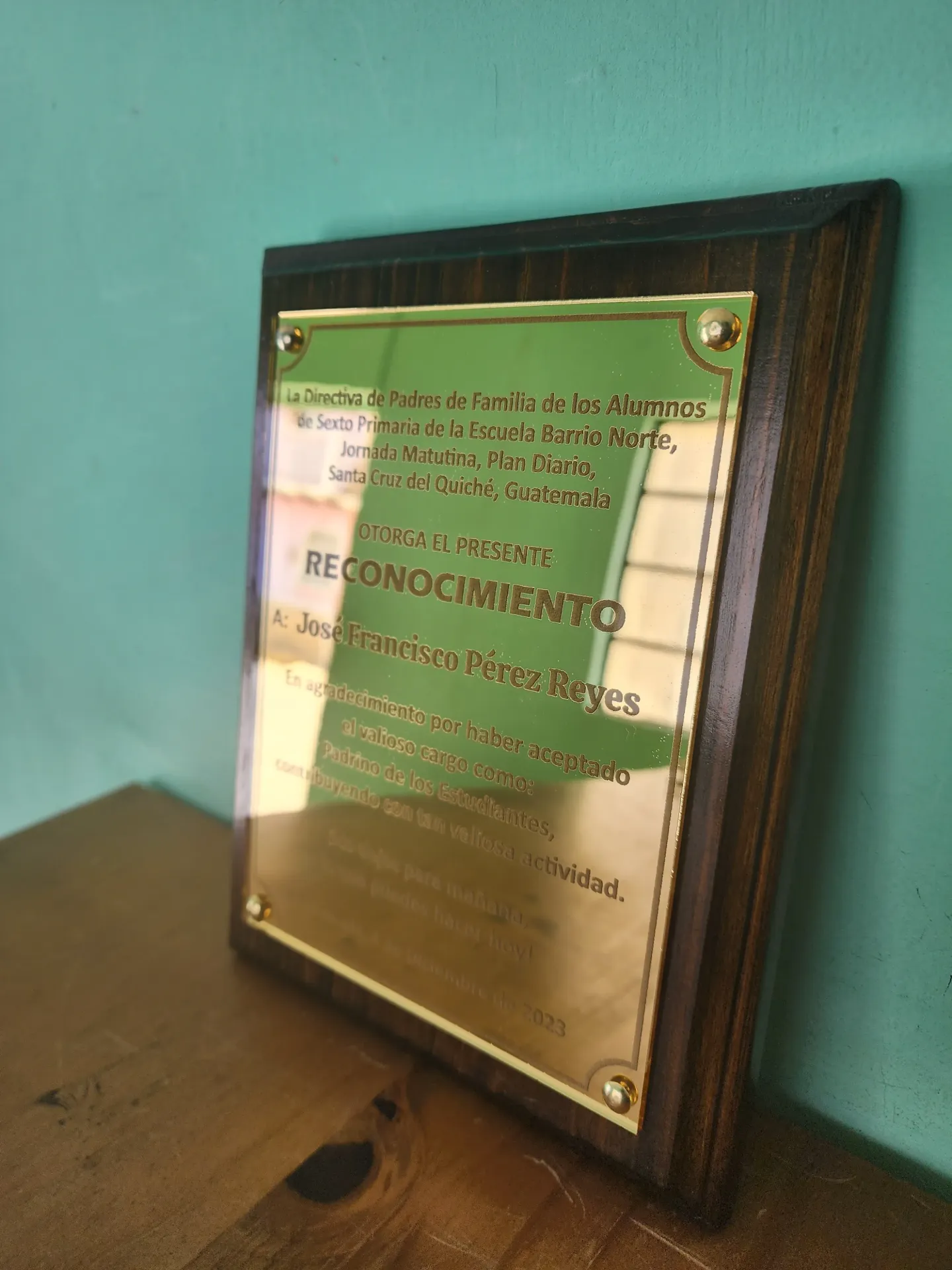 Reconocimiento de Madera y Acrílico